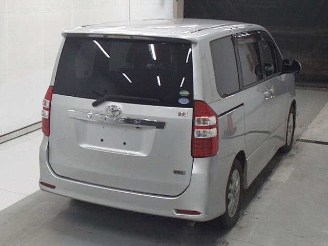 2013 TOYOTA NOAH SI